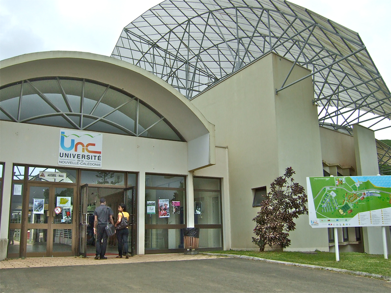 Main_building_at_Nouville_campus,_University_of_New_Caledonia.png