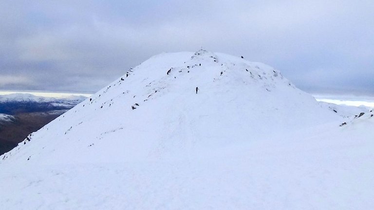 44 Heading up towards the Harry Lawrie monument.jpg