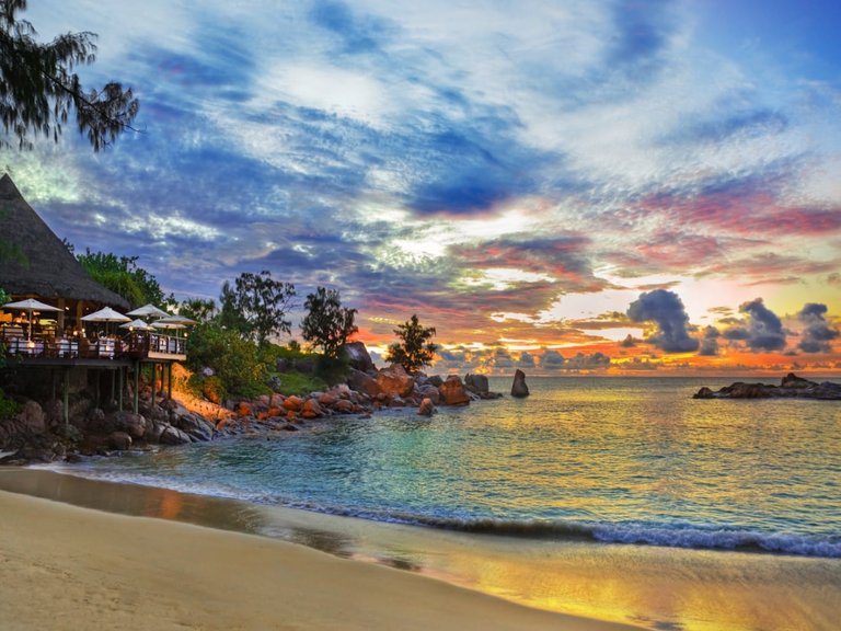 beach-restaurant-praslin-seychelles.jpg