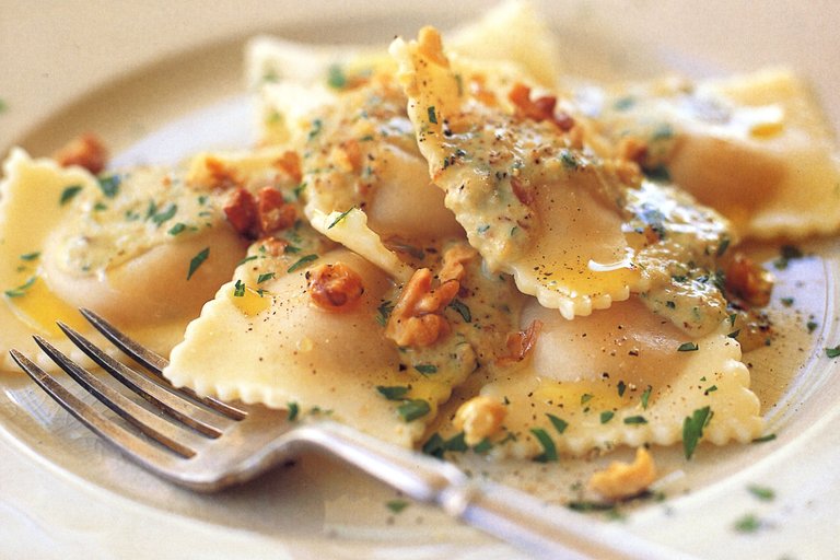 pumpkin-and-goats-cheese-ravioli-with-walnut-sauce-10261-1.jpeg