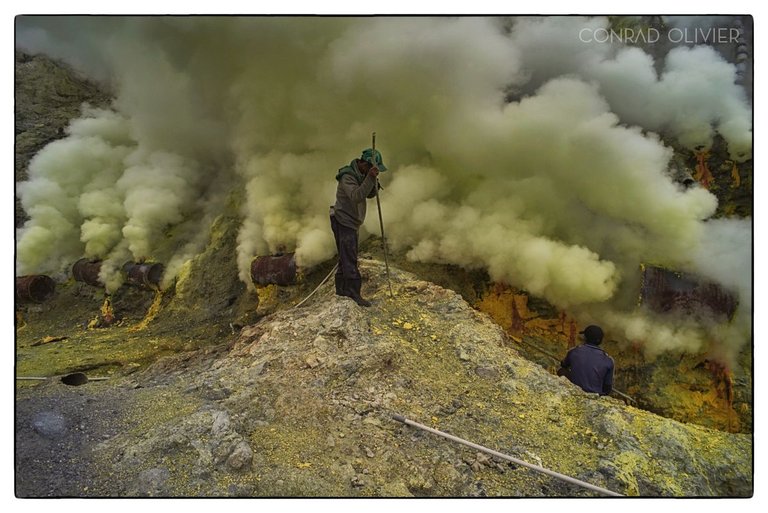 Ijen_minermound.jpg