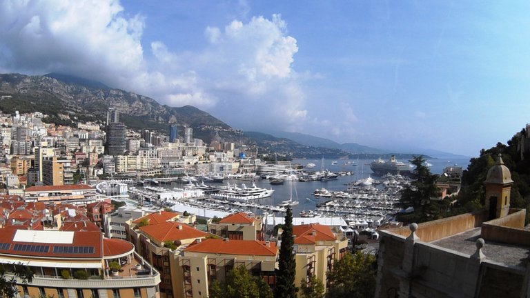 Monaco_p08_harbour.jpg