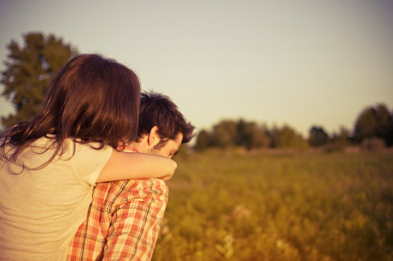 backlit-couple-daylight-136411.jpg