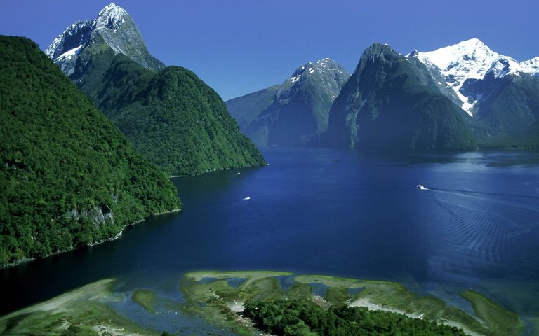 Fiordland-National-Park.jpg