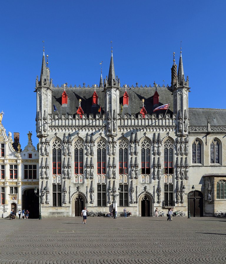 1920px-Bruges_Town_Hall_R01.jpg