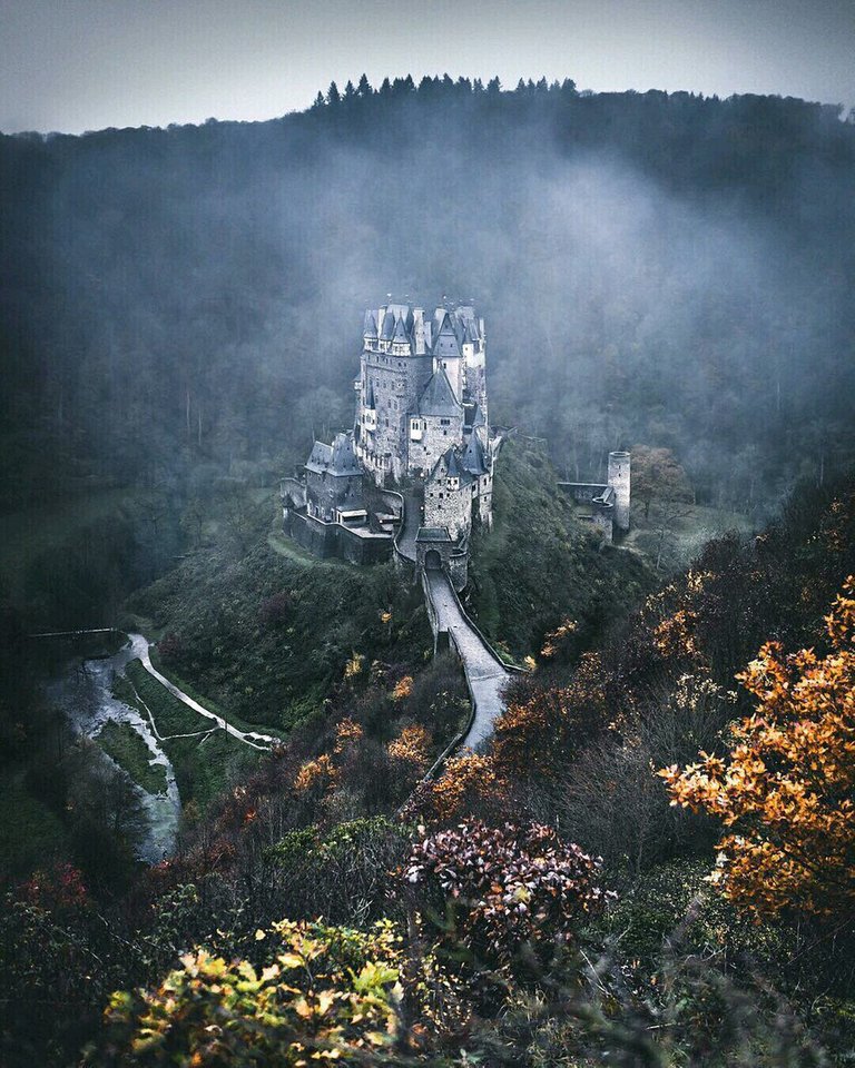 Eltz Castle, Germany.jpg