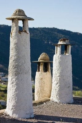 que-ver-en-granada-chimeneas-en-la-alpujarra.jpg