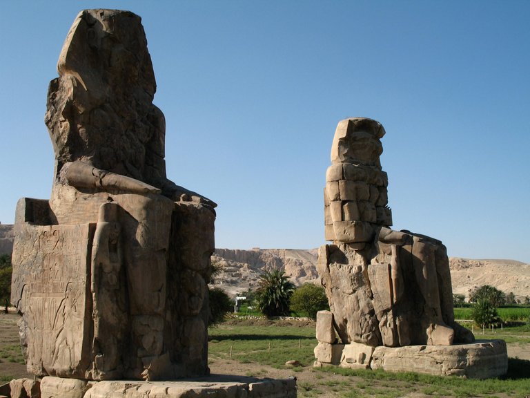 Colosse_Memnon_Luxor.jpg