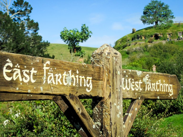 Hobbiton Signpost.jpg