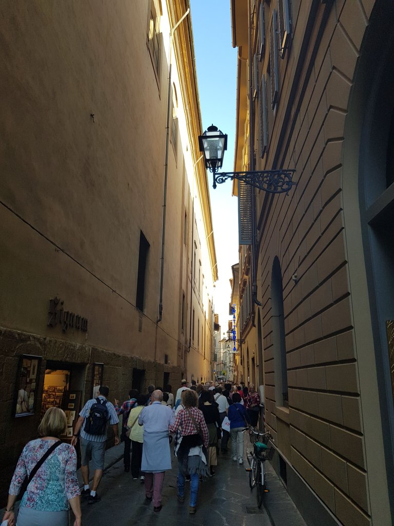 Narrow street.jpg