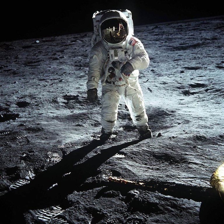 ss-170117-men-walked-moon-aldrin-mn-03_959111f91354c3ef3e097d7d27fcf837.nbcnews-ux-1024-900.jpg