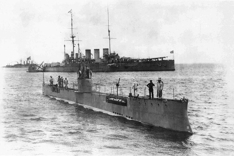 1280px-Akula&Ryurik1913.jpg