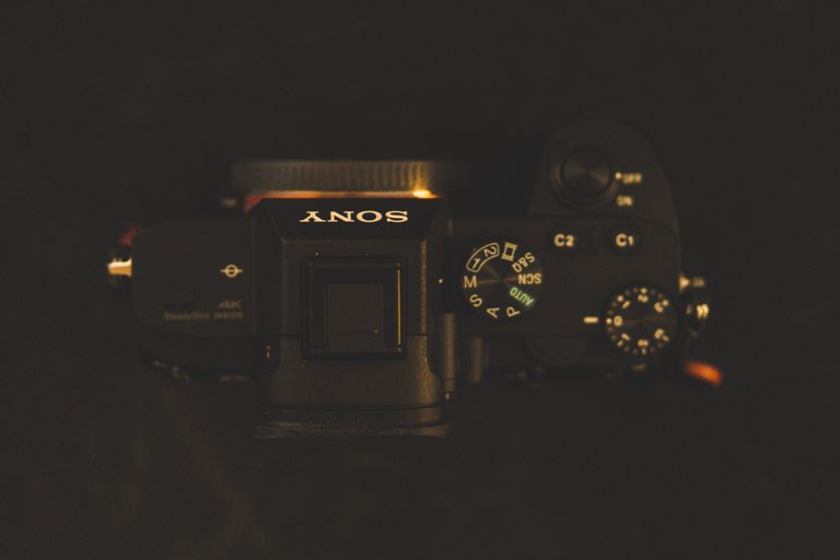 A7iii-Top.jpg