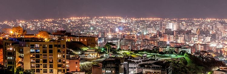 Panoramic_view_of_Caracas_night.jpg