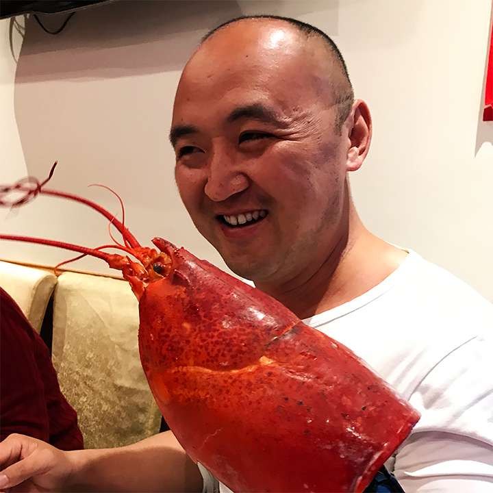 a huge lobster head.png