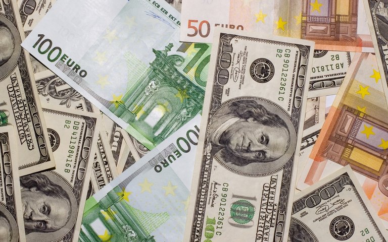 dollars_and_euros_-2560x1600.jpg