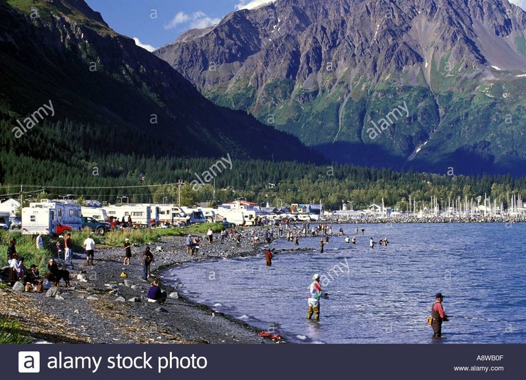 fishing-in-resurrection-bay-kenai-peninsula-seward-alaska-A8WB0F.jpg