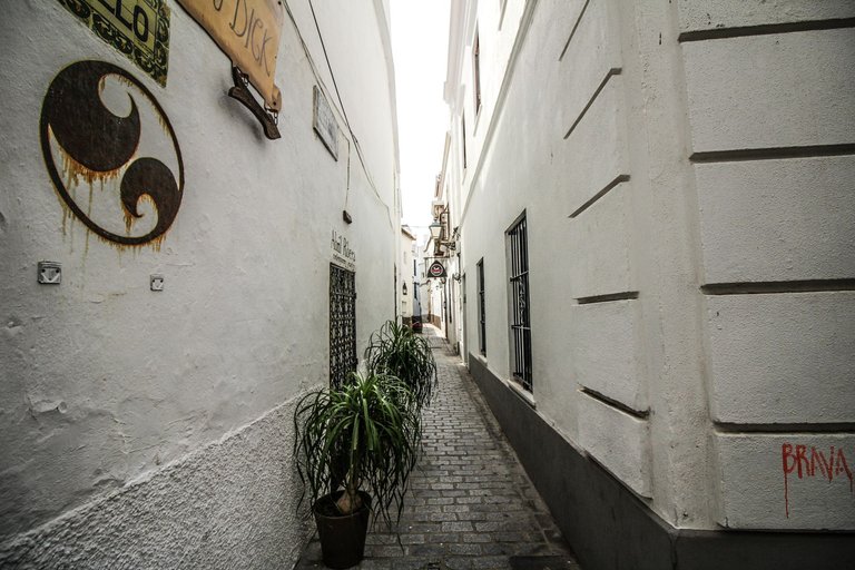 Enge-Gasse-in-Tarifa.jpg