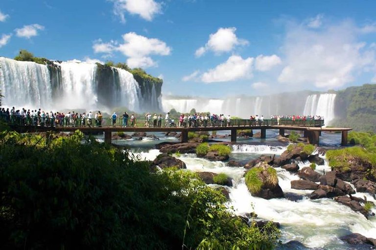 The Catwalk of Iguassu Falls.jpg
