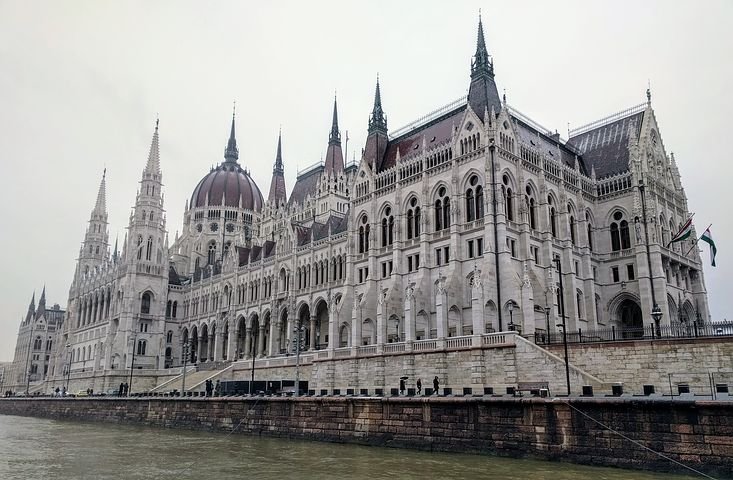 budapest-3084543__480.jpg