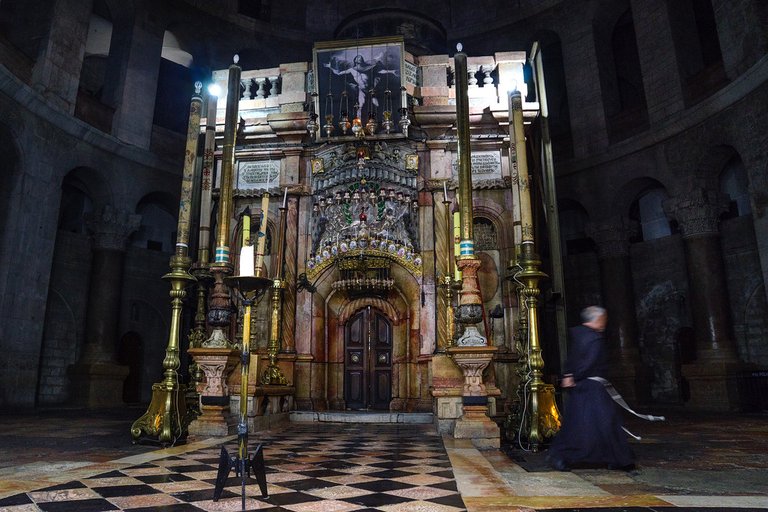 jerusalem-holy-sepulchre-aedicule-XL.jpg