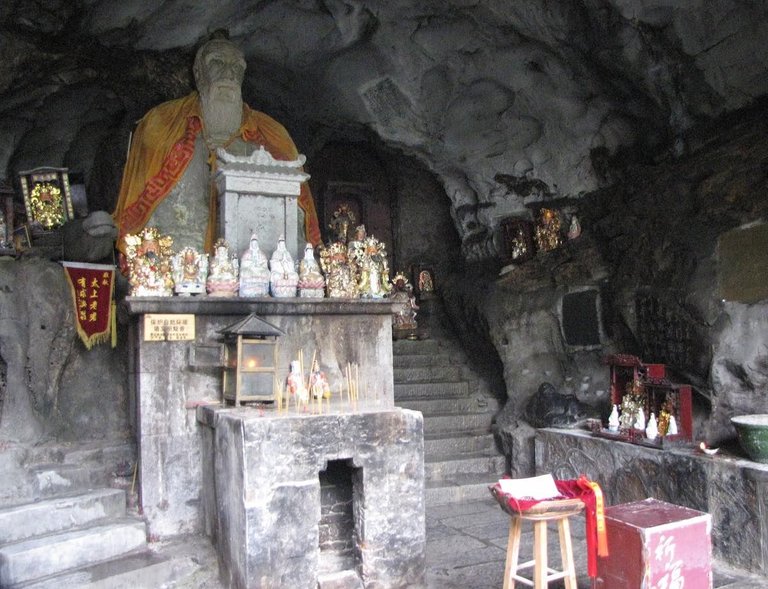 xishan-park-guilin-buddhist-temple.jpg