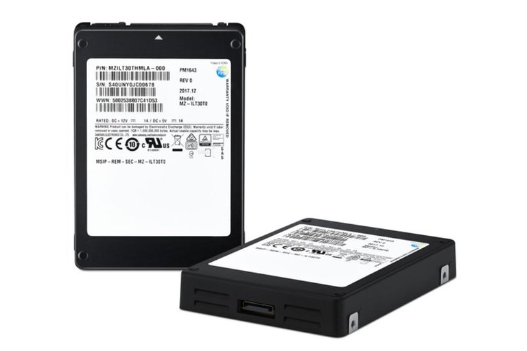 Samsung_30.72TB_SSD_02_main_1.0.jpg