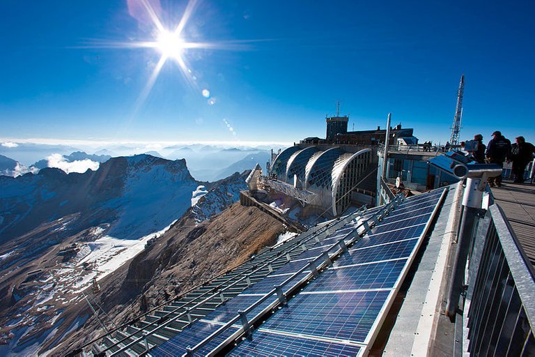 800px-Photovoltaik_Zugspitze.jpg