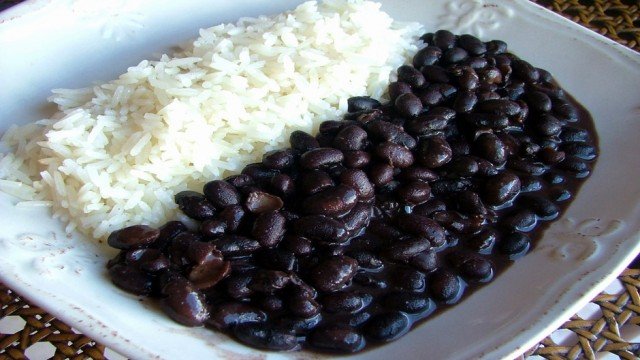 caraotas con arroz.jpg