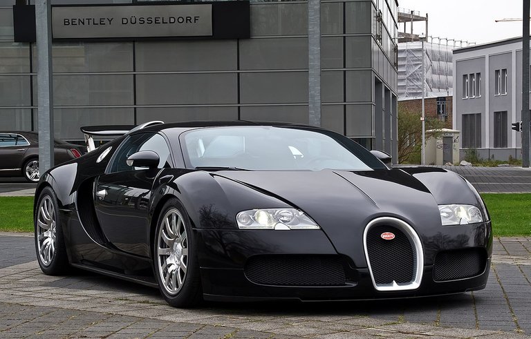 1200px-Bugatti_Veyron_16.4_–_Frontansicht_(1),_5._April_2012,_Düsseldorf.jpg