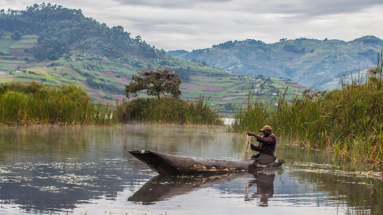 Fisherman-Lake-Bunyonyi-Hiking-Tour-Marcus-Westberg.jpg