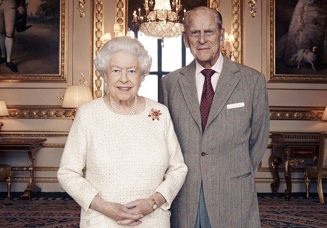 645x450-uks-queen-elizabeth-prince-philip-mark-their-70th-wedding-anniversary-1511171323210.jpg