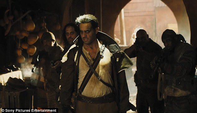 4484E45200000578-4903790-Baddie_Fans_also_got_a_quick_look_at_the_villain_John_Bardonof_B-a-152_1505928689284.jpg