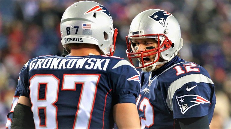 brady-gronkowski-120215-usnews-getty-ftr_1t319uum50xes1qb33a6xo7mfn.jpg