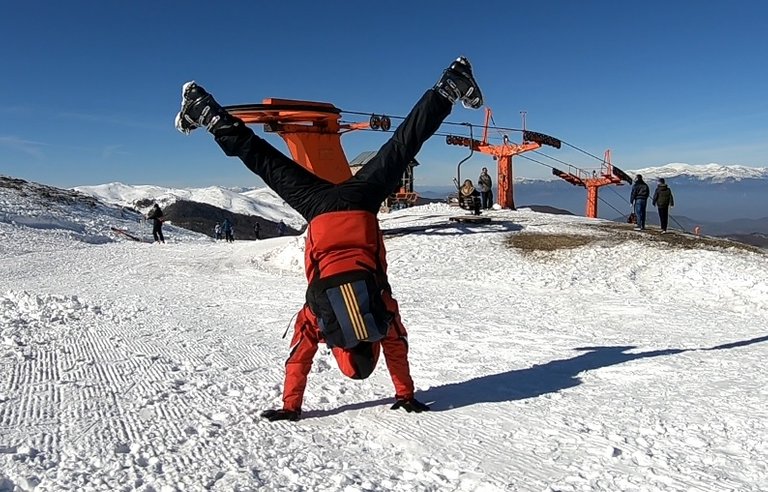 snow handstand 2.jpg