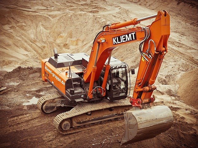 excavators-1174428_640.jpg