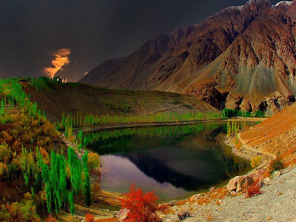 Phandar-Lake-1.jpg