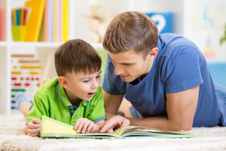 ss_223929754_boy_child_father_book_reading_iombna.jpg