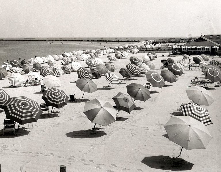 Cliffside_Beach_Umbrellas,_1950s._(3304317726).jpg