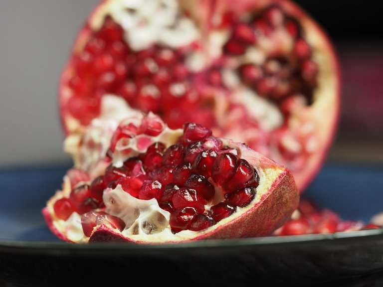 pomegranate-1076657_1920.jpg