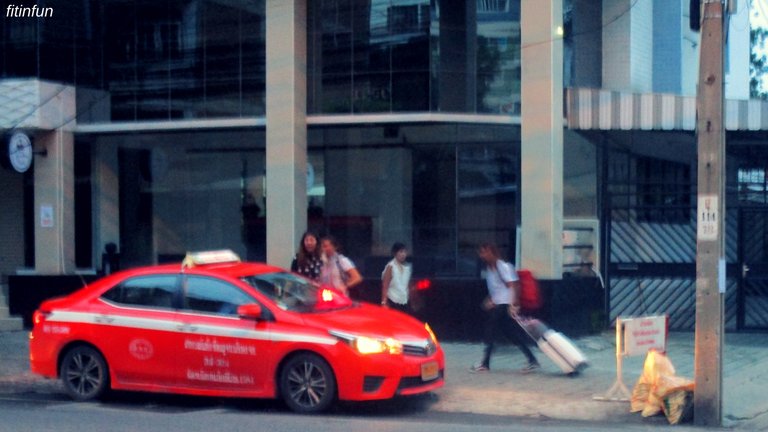 bangkok thailand street photography taxi pickup busted fitinfun.jpg