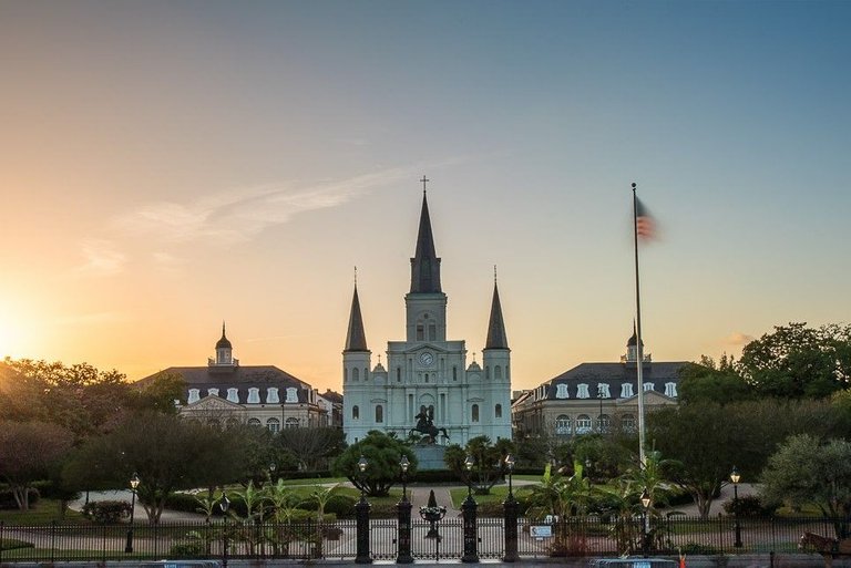 St. Louis Cathedral (New Orleans).jpg