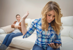 teen-ignoring-mom-600X411-300x206.png