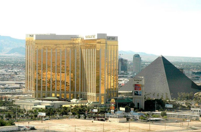 Pyramid_MandalayBay.jpg