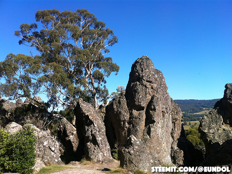 hanging_rock1.png