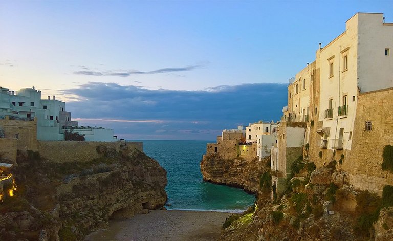 polignano-3114690_960_720.jpg