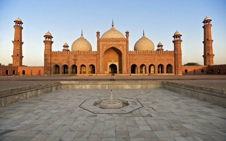 Badshahi-Mosque-Lahore-Wallpaper.jpg