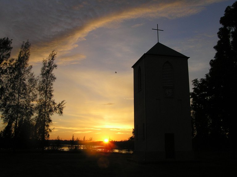 sunrise_church_198854.jpg