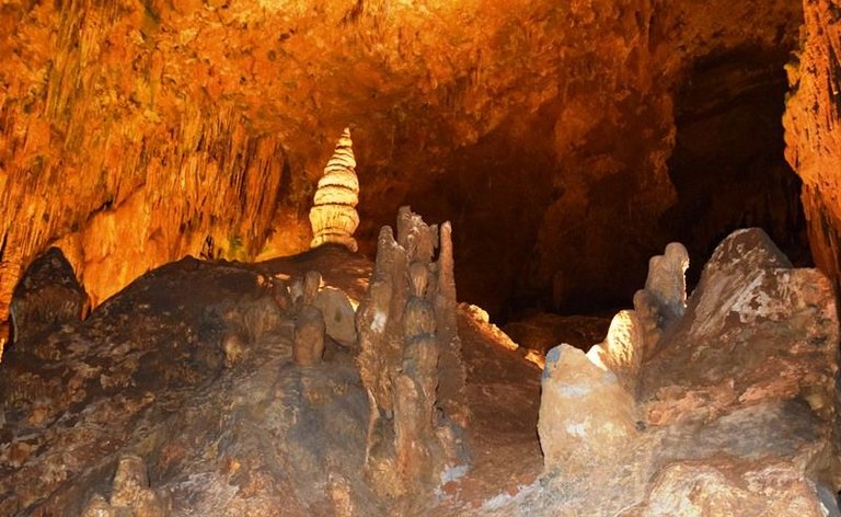 luray cave rock formation 3.jpg