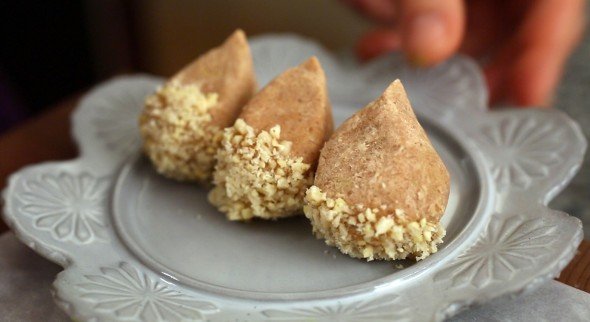 Yullan_chestnut-cookies-pinenut-590x322.jpg